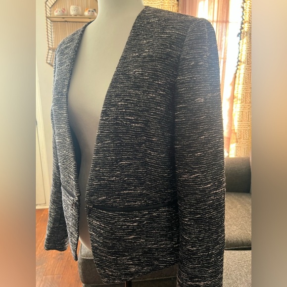 Le Chateau Cropped Blazer - Picture 2 of 6